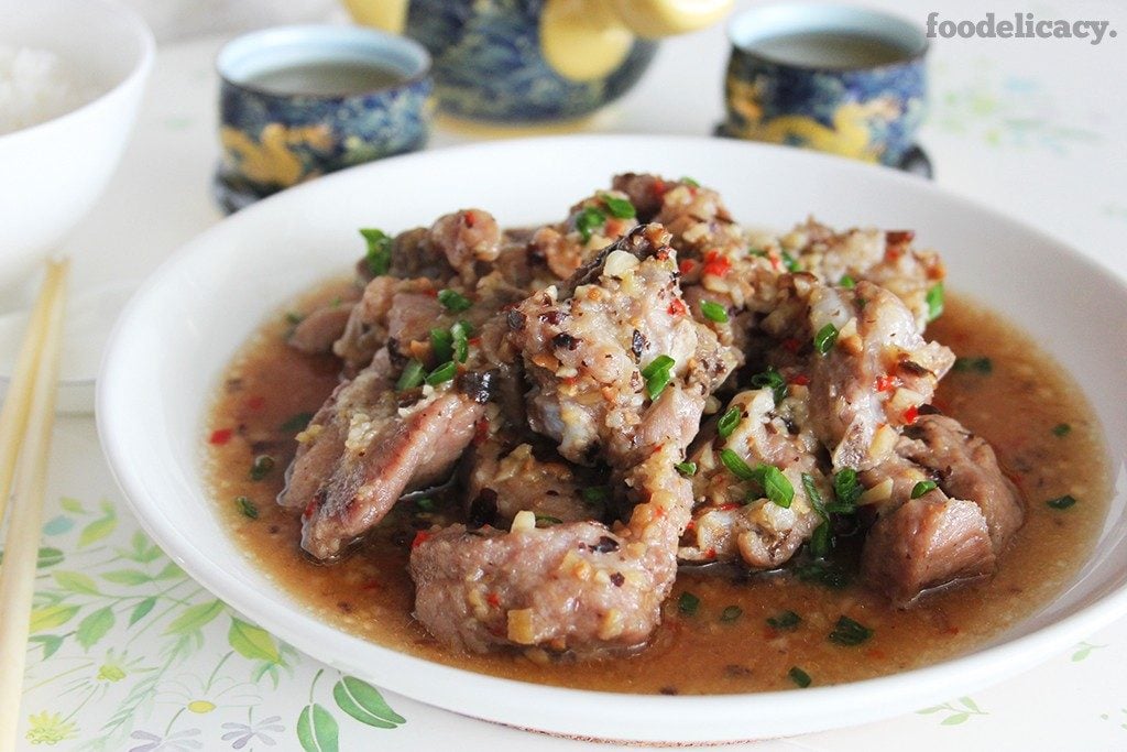 Dim sum spare ribs with black beans served on a plate