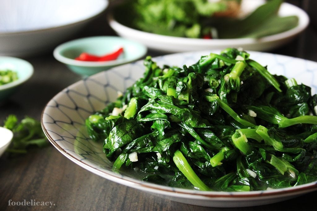 stir-fried pea shoots with garlic