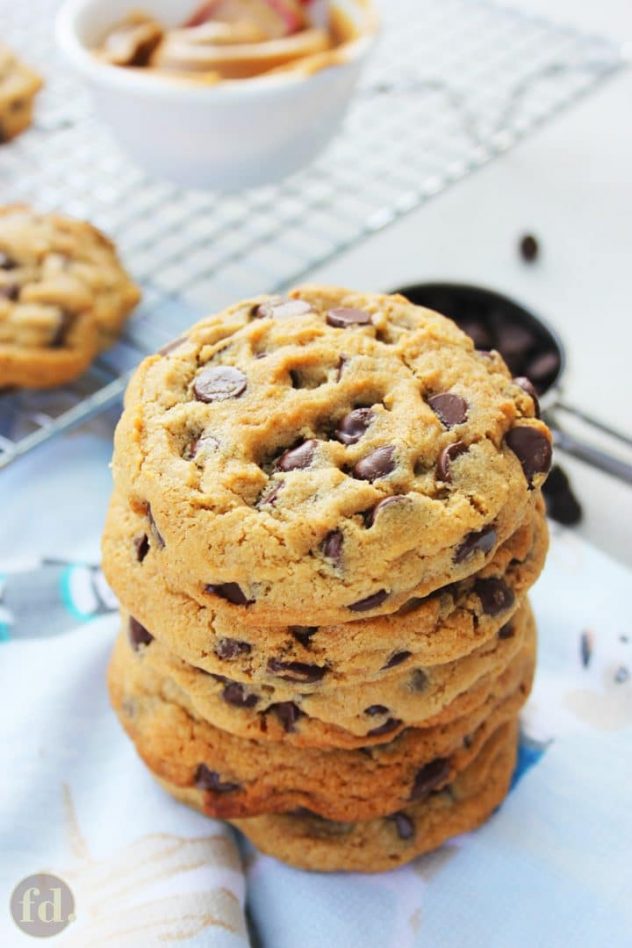 Thick & Chewy Peanut Butter Chocolate Chip Cookies Foodelicacy