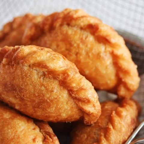 Deep-fried Chicken Curry Puffs