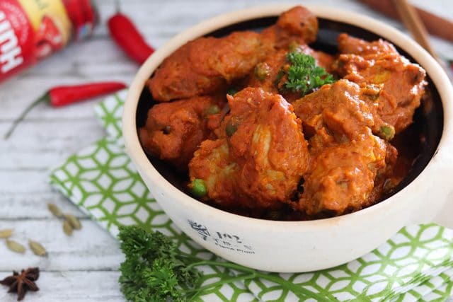 A classic Malaysian dish of chicken in spicy tomato sauce