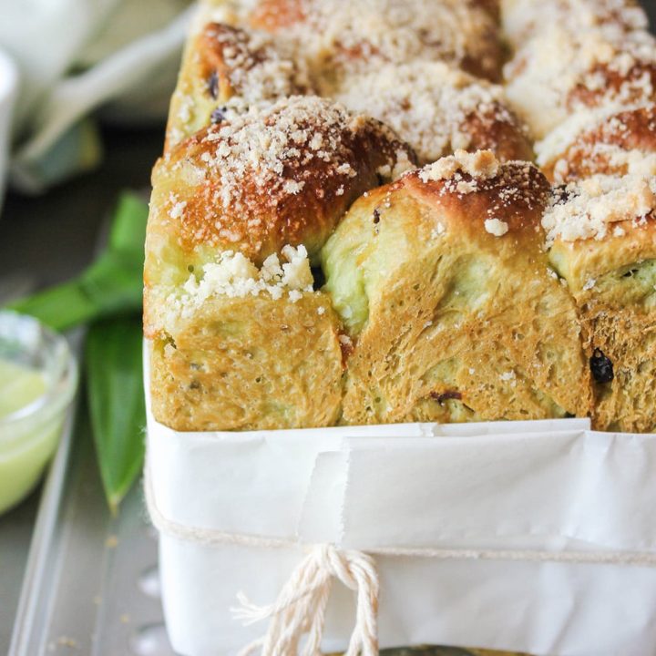 Pandan Raisin Bread with Crumble Topping